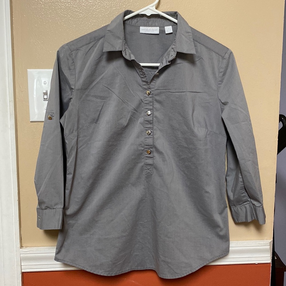 New York & Company Stretch 3/4 Or Short Sleeve Gray Shirt